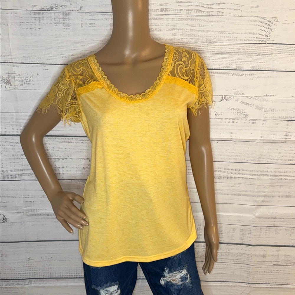 NWOT Women's Yellow Lace-Accent Short Sleeve Top